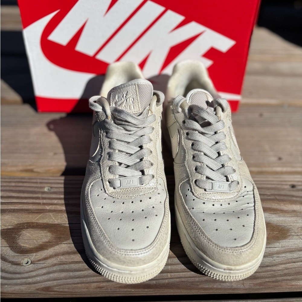 Nike Air Force 1 in Light Beige